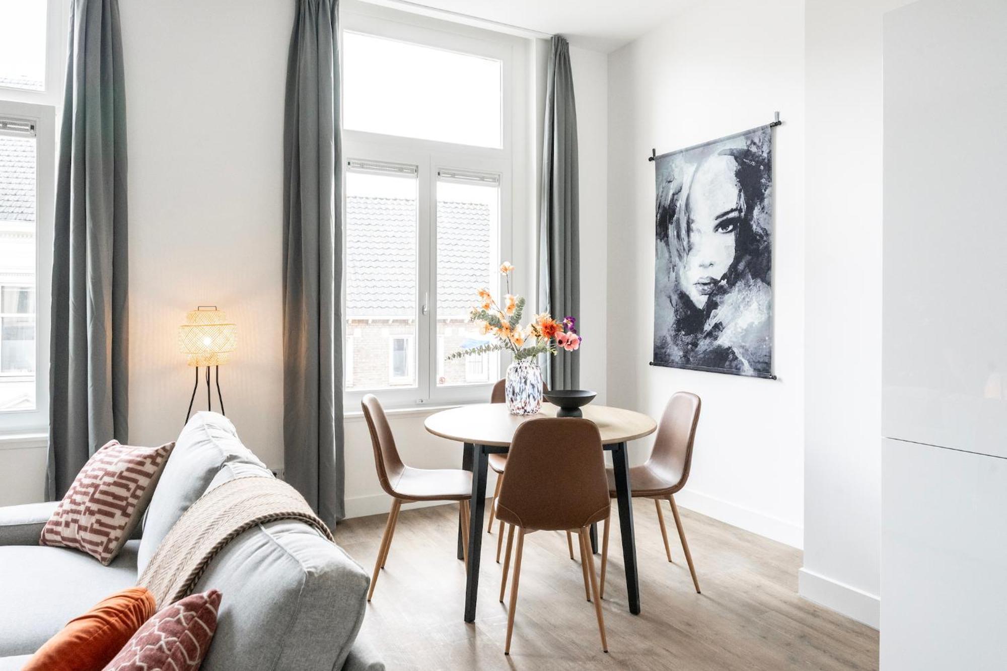 Vakantiehuis New 2br With Wifi Close To Center